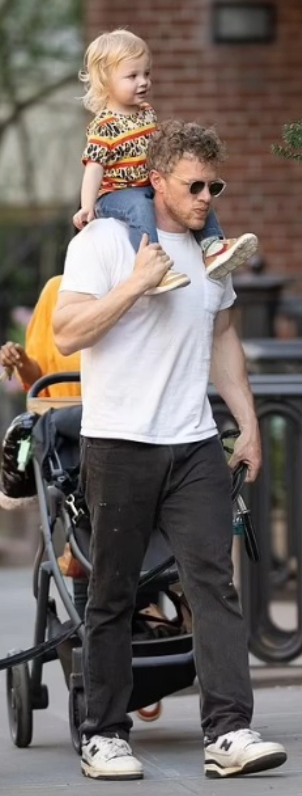 Себастьян Бир-Макклард с сыном