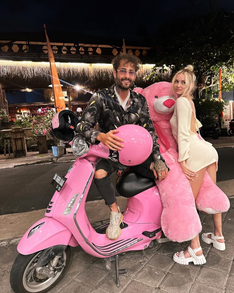 Афоня с девушкой