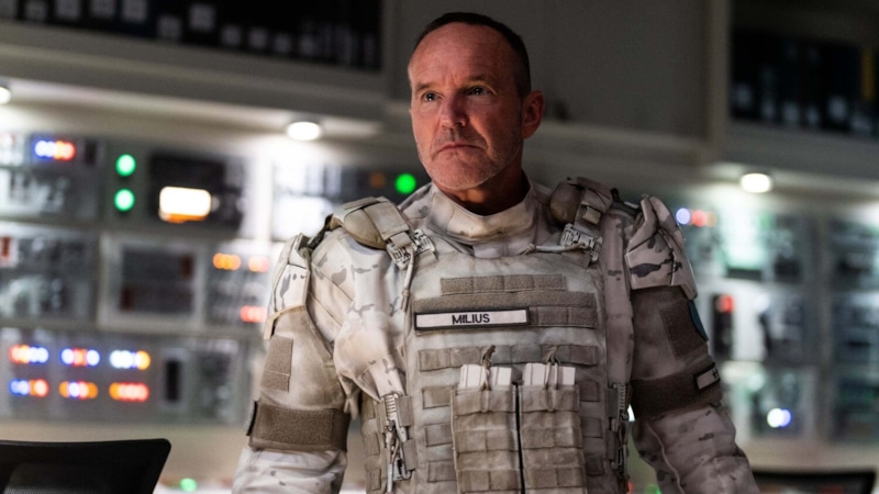 Кларк Грегг в сериале «Сквозь снег»