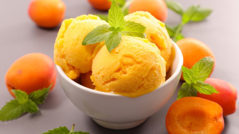 Абрикосовое мороженое: летняя свежесть