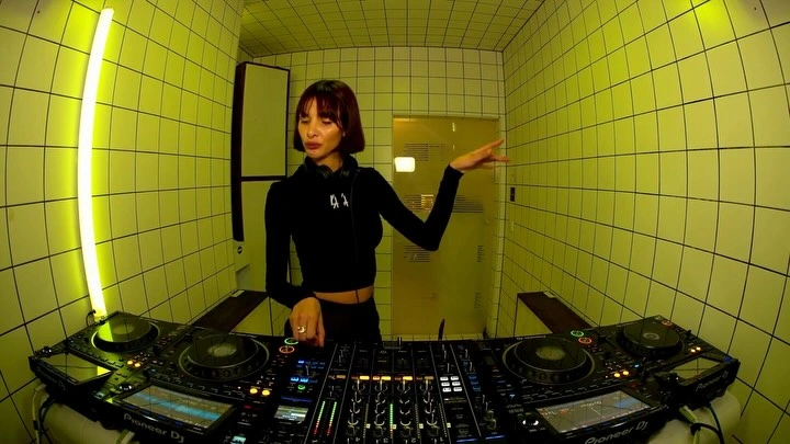 Алжирский диджей Сара Блума