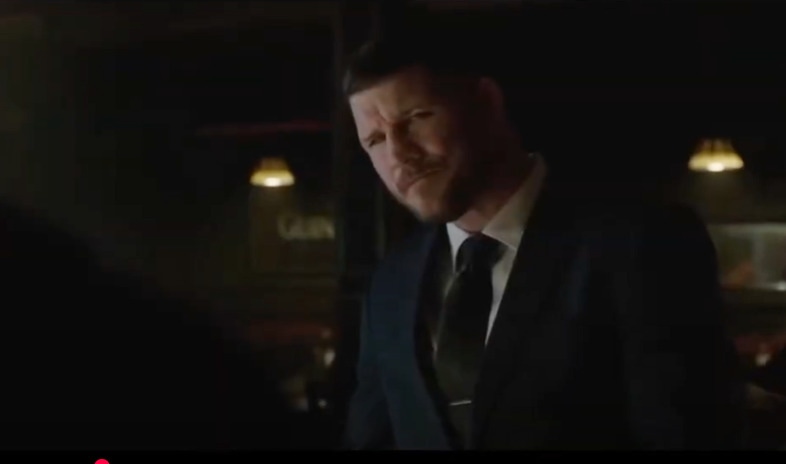 Майкл Биспинг в фильме «Охота на воров»