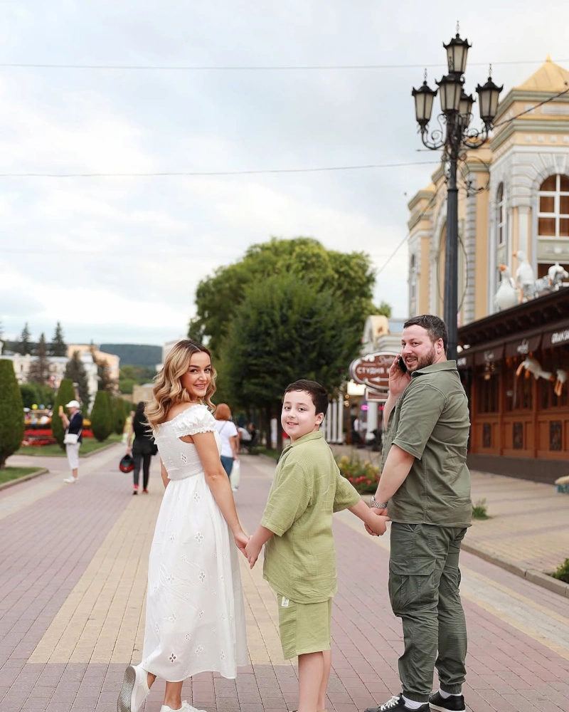 Зульфия Чотчаева с мужем и сыном