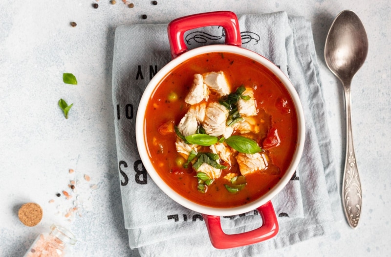 Томатный суп с булгуром и курицей: ароматное и полезное блюдо