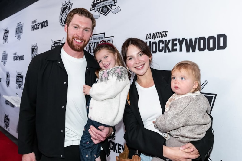 Владислав Гавриков с женой и детьми