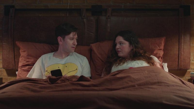 Майкл Зеген и Меган Штальтер в сериале «Это слишком»