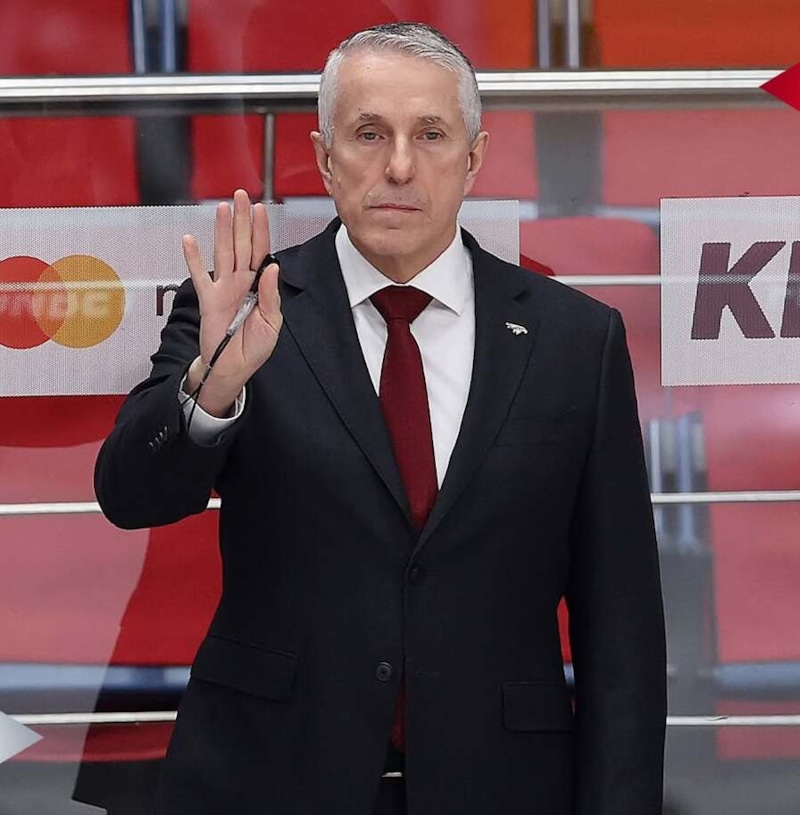 Тренер «Авангарда» Боб Хартли Тренер «Авангарда» Боб Хартли