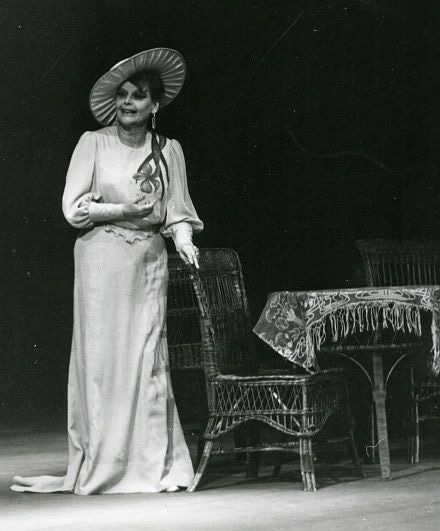 Актриса Александринского театра Галина Карелина Актриса Александринского театра Галина Карелина