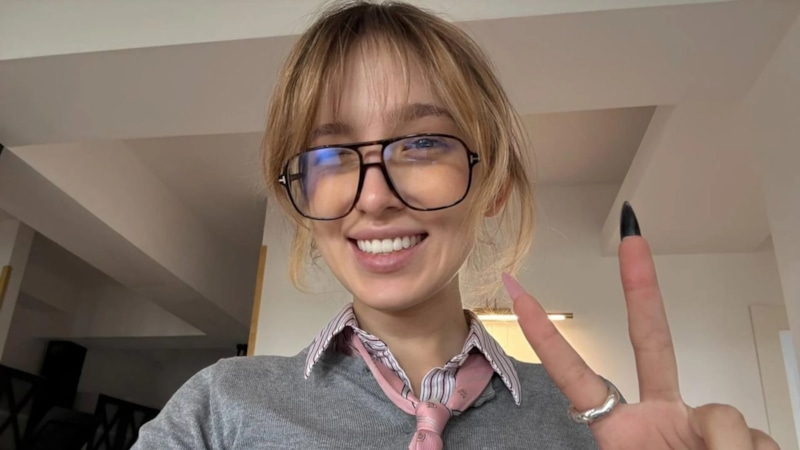 Стримершу Генсуху ограбили в аэропорту Барселоны