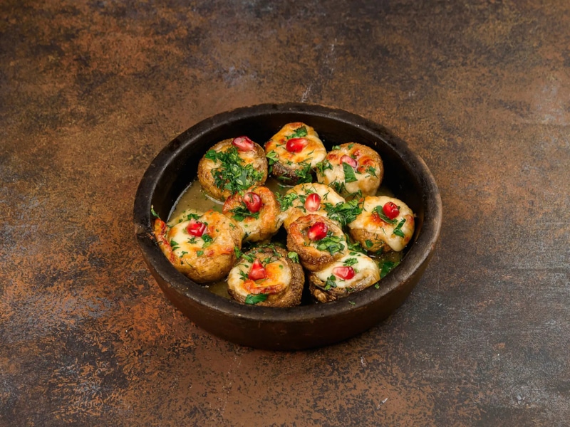 Изысканная закуска: шампиньоны с сулугуни Изысканная закуска: шампиньоны с сулугуни