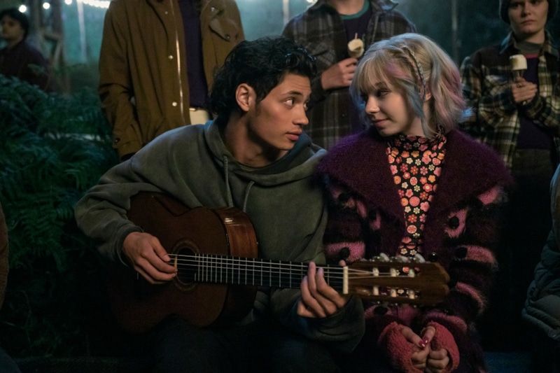 Ноа Би Тейлор и Эмма Майерс в сериале «Уэнздей»