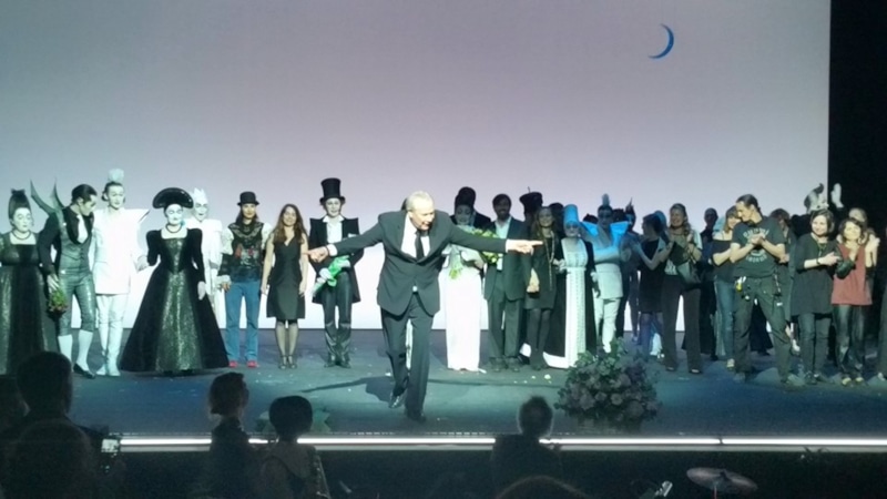 Роберт Уилсон и акетры спектакля «Сказки Пушкина»