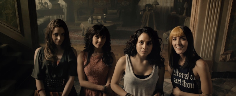 Она Касамикела, Адриана Лувьер, Сурия Вега, Эрендира Ибарра в фильме ужасов «Темнее ночи»