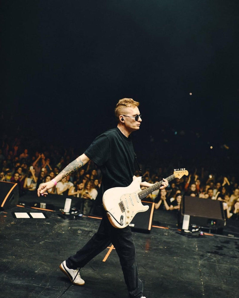 Роман Ефанов - гитарист группы MBAND