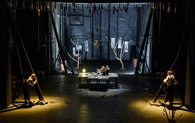 Спектакль «Розенкранц и Гильденстерн мертвы» режиссера Юрия Бутусова