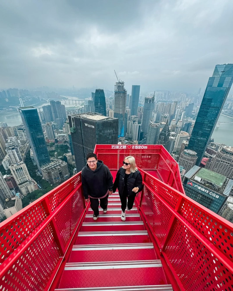 Лиза Гончарова с мужем Никитой Толстым