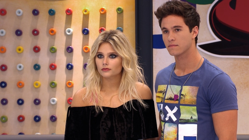 Валентина Зенере и Майкл Ронда в сериале «Я — Луна» Валентина Зенере и Майкл Ронда в сериале «Я — Луна»