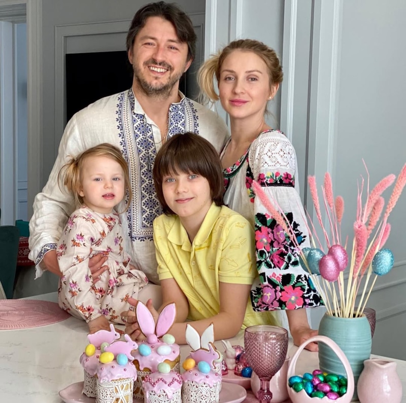 Сергей Притула с женой и детьми