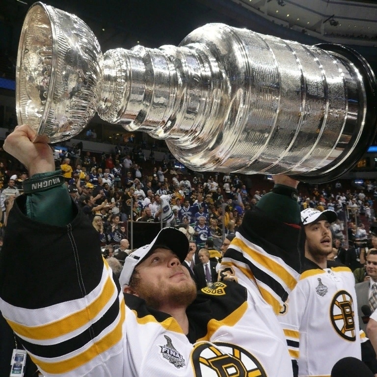 Антон Худобин с Кубком Стэнли
