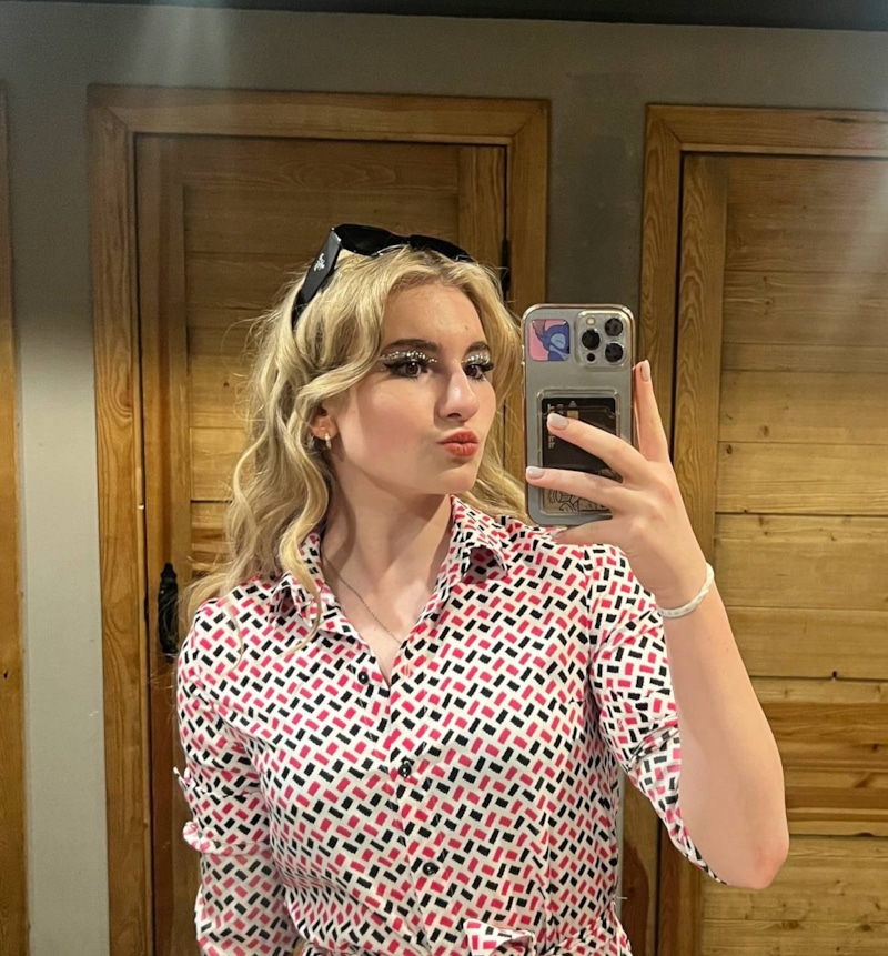 Блондинка Дарья Усачева