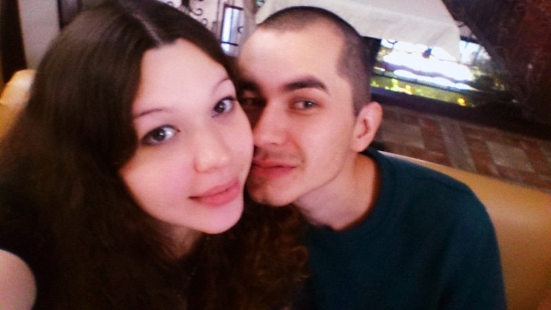 Писательница Алекс Найт с мужем Писательница Алекс Найт с мужем