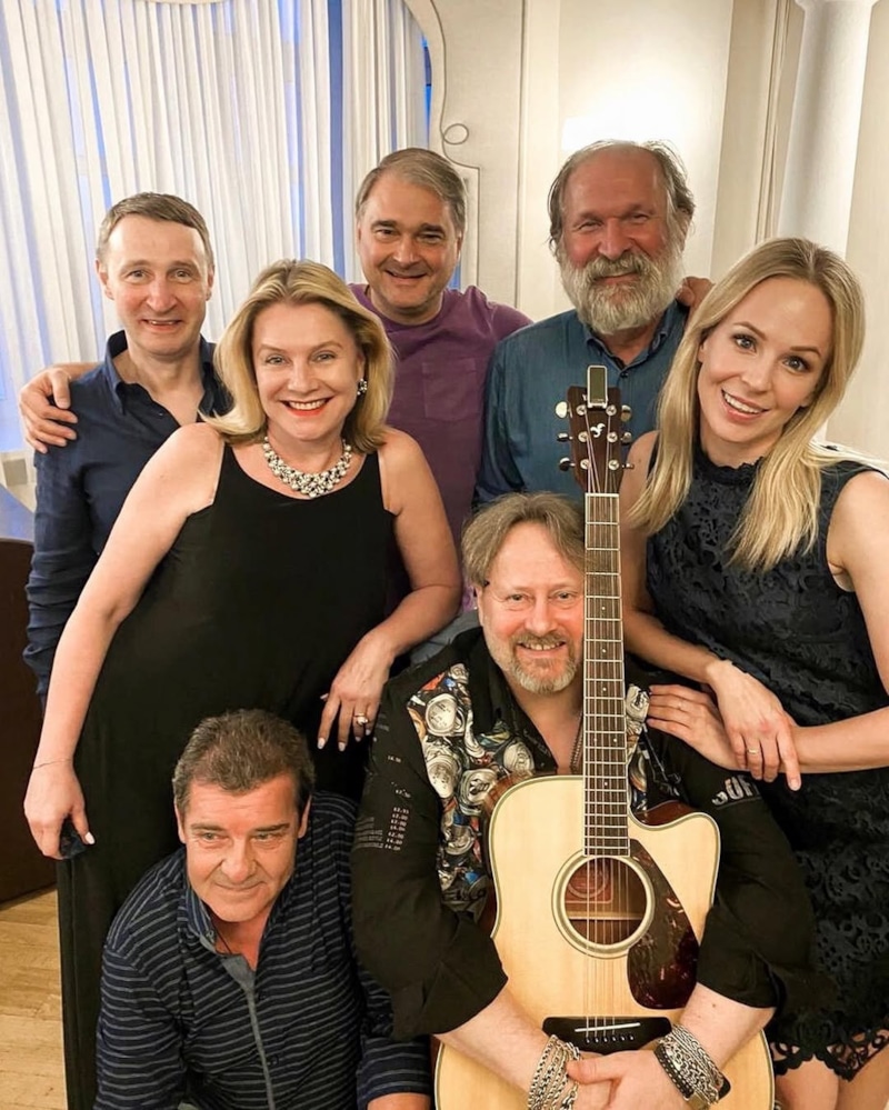 Сергей Дорогов с актерами шоу «6 кадров»