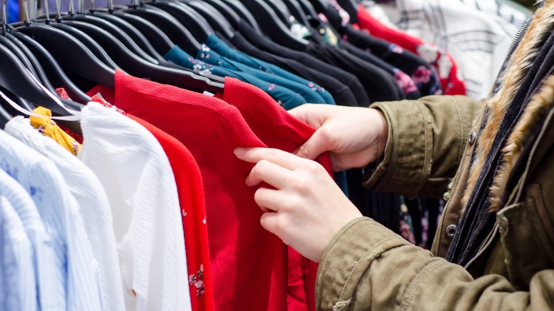 Опасность новой одежды: стирать обязательно