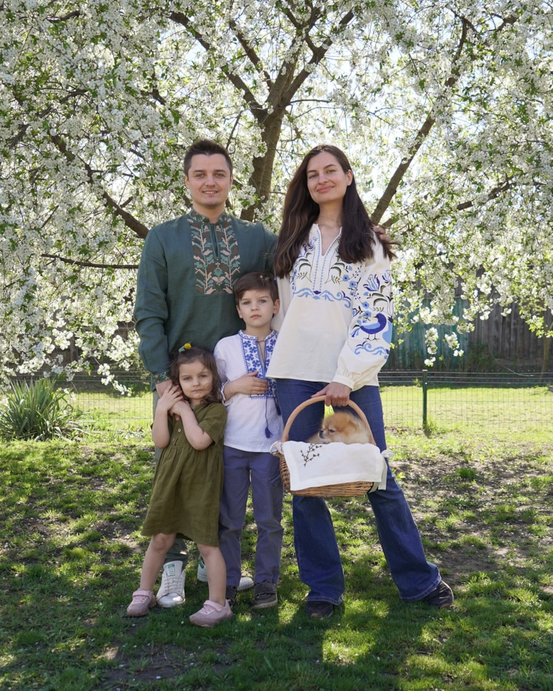 Женя Белозеров с женой и детьми