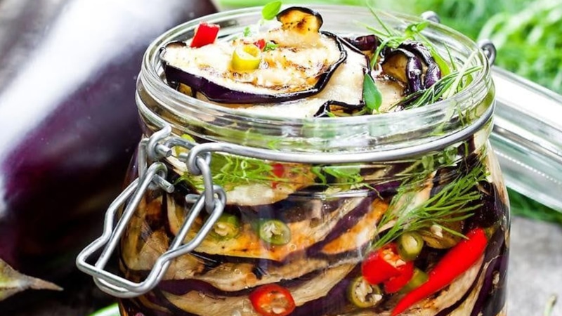 Пикантные баклажаны: сладкий мед и острый перец