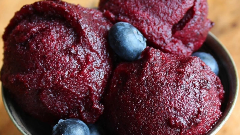 Сливовый сорбет: мед и лимон