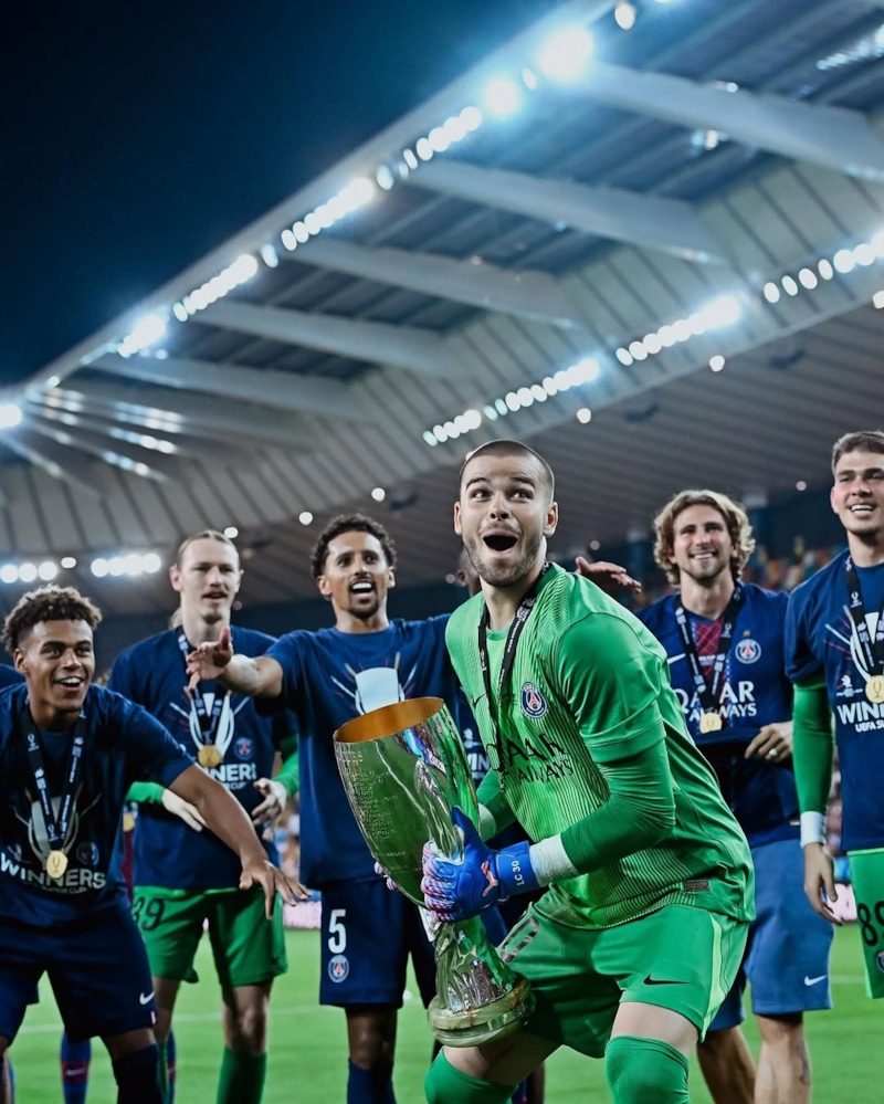 Вратарь «Пари Сен-Жермен» Люка Шевалье