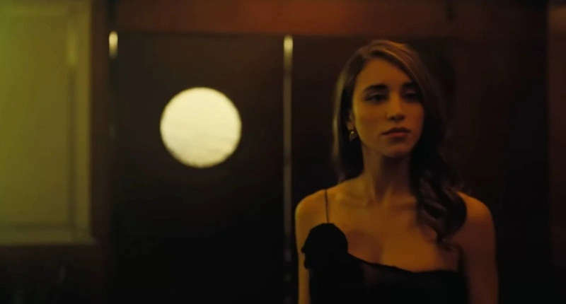 Кэйли Кауэн в фильме «Голливудская выдержка»