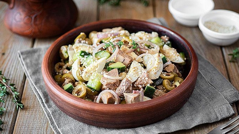 Салат из печени трески: нежность и польза