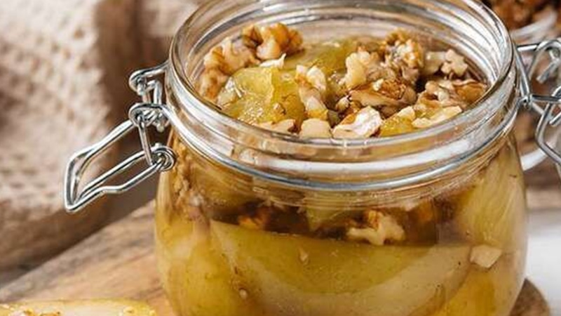 Яблочное варенье: орехи и имбирь Яблочное варенье: орехи и имбирь