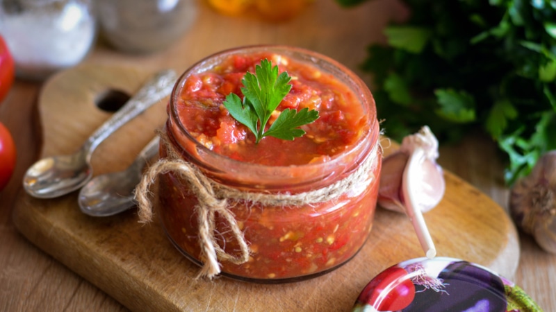 Зимний «Зверобой»: острый соус с томатами