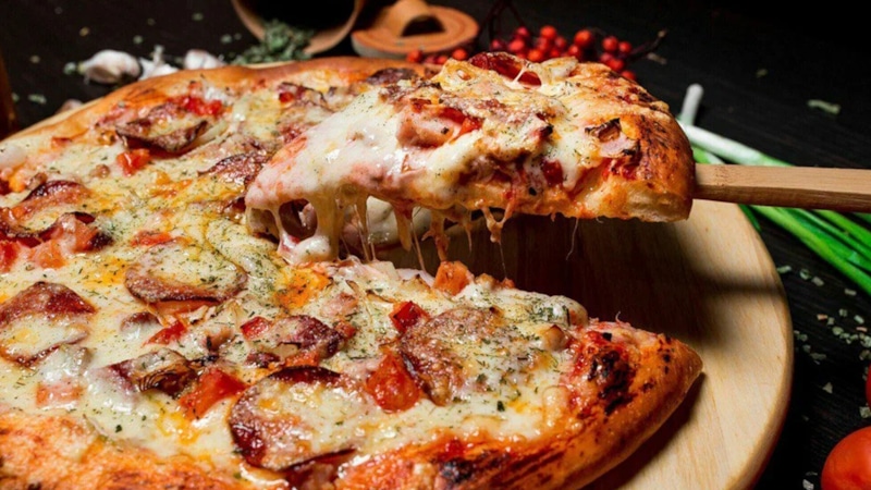 Русская пицца: сытное угощение