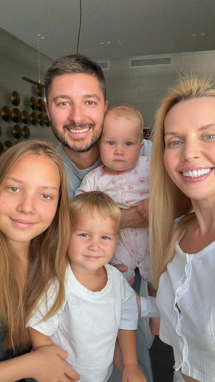 Марина Горшкова с мужем Глебом и детьми