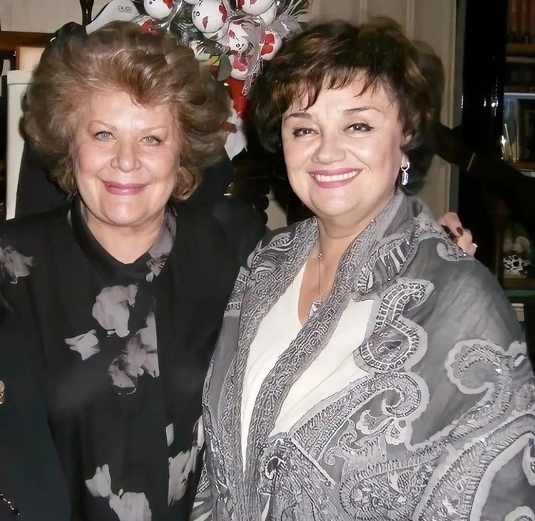 Еленa Обрaзцовa и Тaмaрa Синявскaя Еленa Обрaзцовa и Тaмaрa Синявскaя