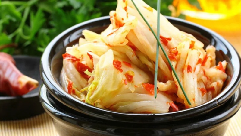 Пикантная закуска: капуста по-корейски кусками