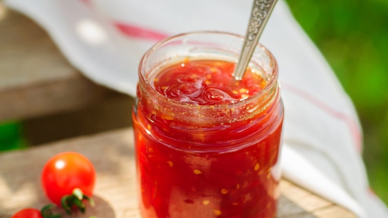 Пикантное угощение: томатный конфитюр с пряностями