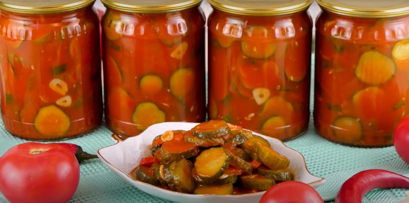 Зимний деликатес: огурцы в томатной заливке