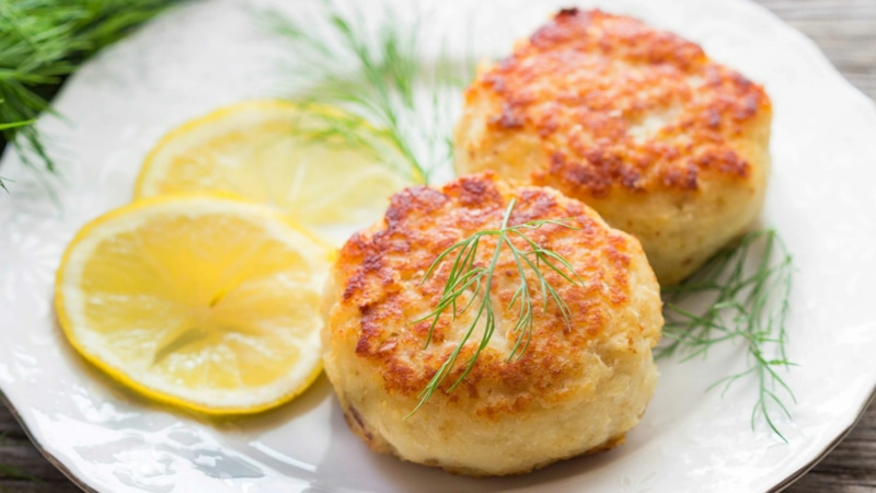 Нежные биточки: треска с творогом и манкой