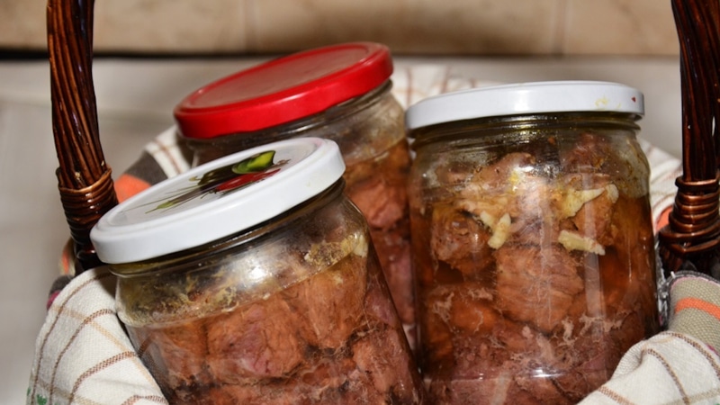 Домашняя тушенка: мясо в мультиварке