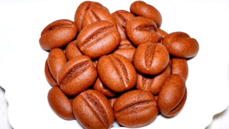 Ароматное печенье: кофейные зерна из теста