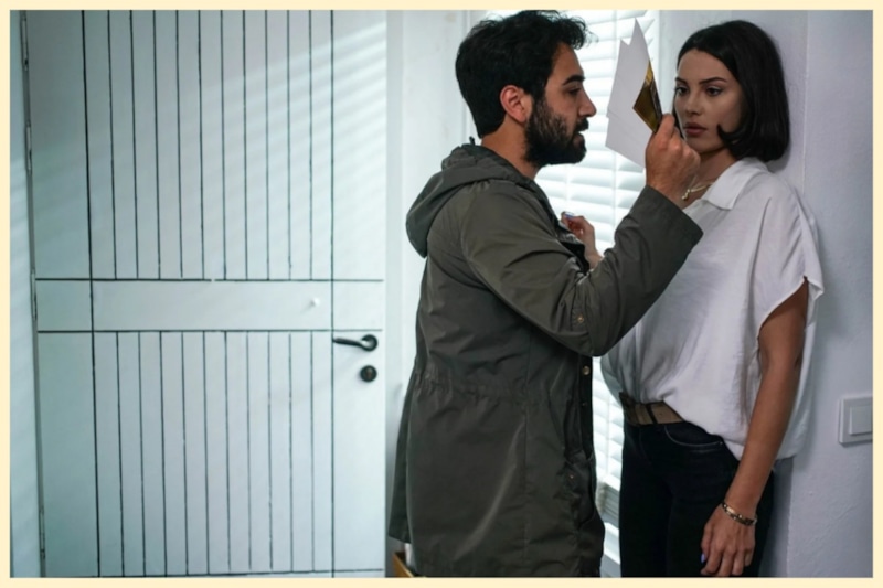 Кадр из сериала «Бумажный дом»