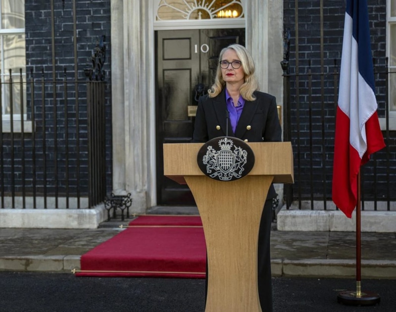 Жюли Дельпи в мини-сериале «Заложник»