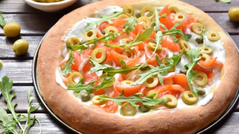 Пицца с лососем: нежный вкус