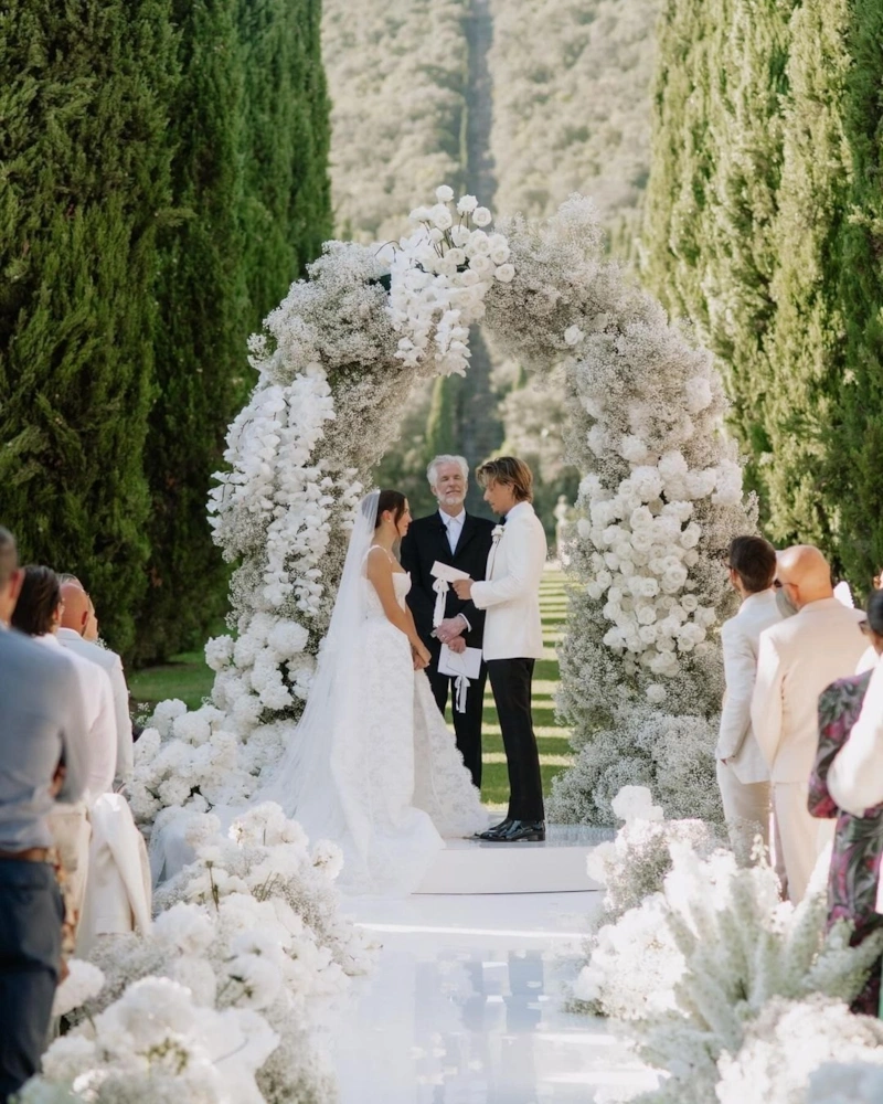 Свaдьбa Милли Бобби Браун и Джейка Бонджови