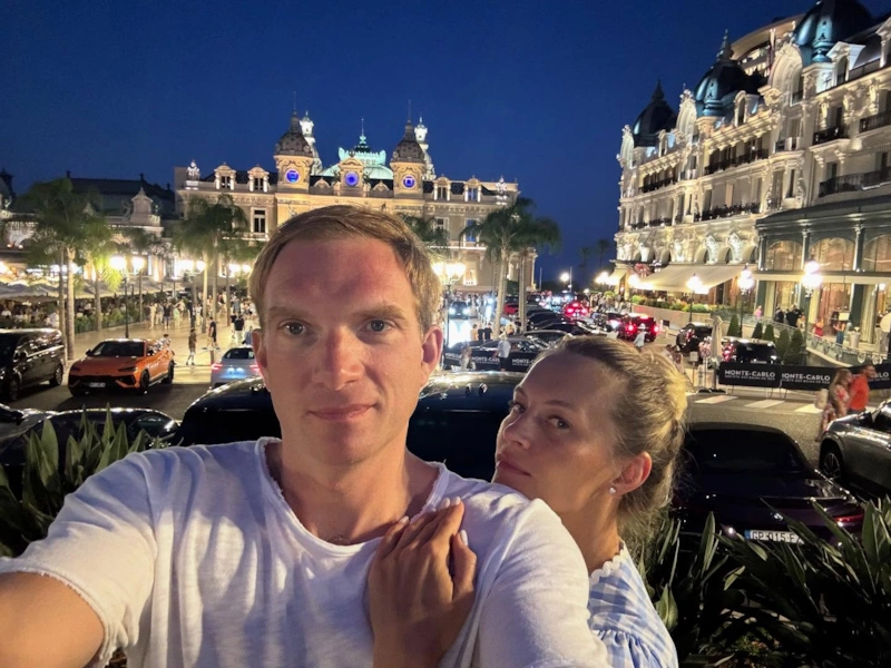 Андрей Бурковский с женой Андрей Бурковский с женой