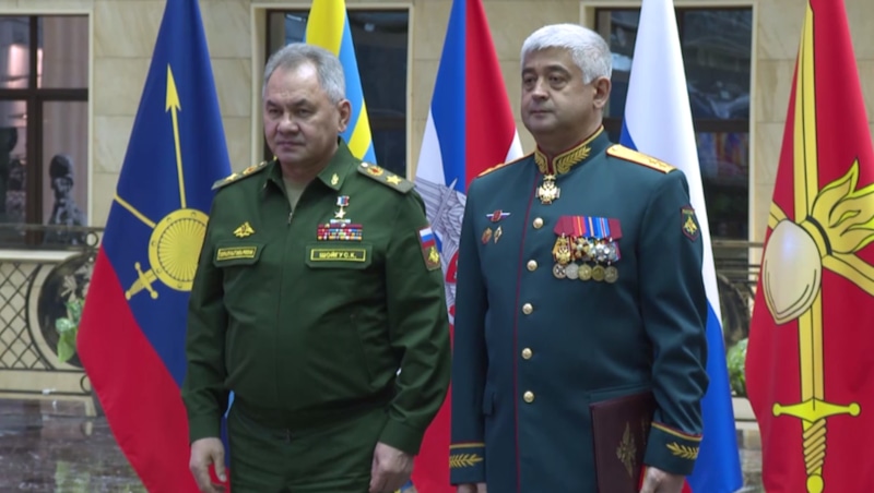 Сергей Шойгу и командующий группировкой войск «Север» Евгений Никифоров